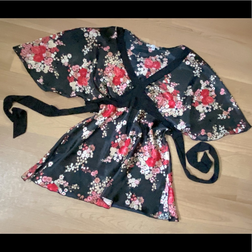 Black Moa Moa Floral flutter sleeve shirt